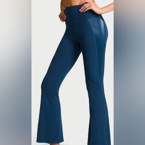 Victoria's Secret Activate Liquid Shine Flare Legging